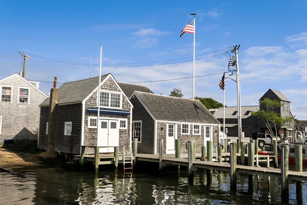 10 Of the Best East Coast Family Vacations and Destinations Charming lighthouse on Martha’s Vineyard surrounded by coastal views – popular East Coast family vacation spot